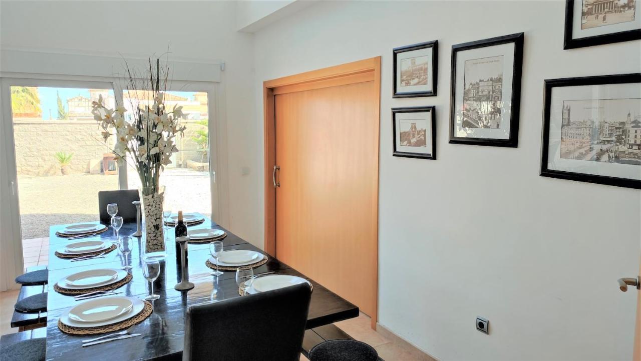 5 Bedrooms Private House 300M From Beach Roquetas de Mar Luaran gambar